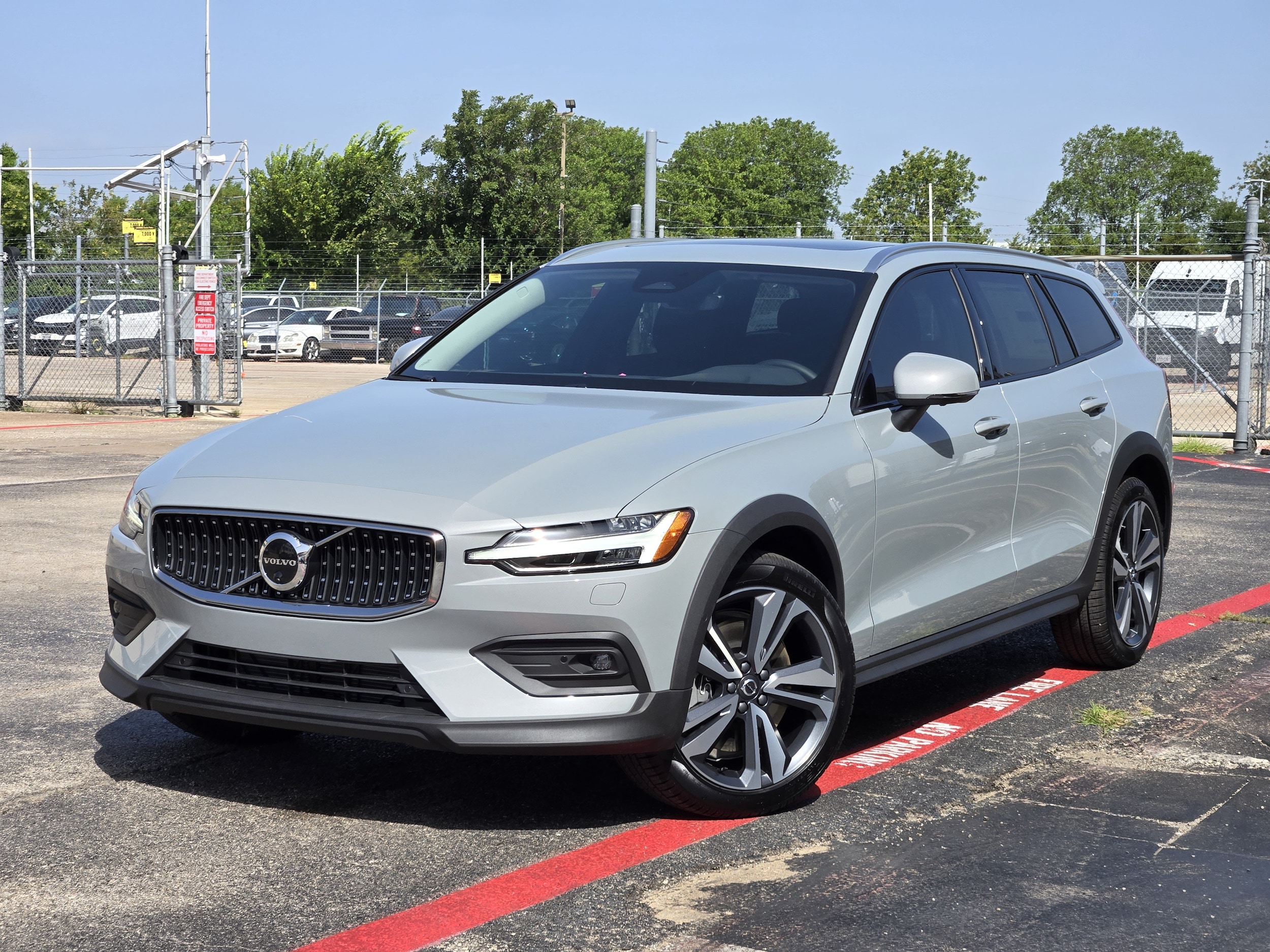 2026 Volvo V60 Cross Country B5 Plus AWD's photo