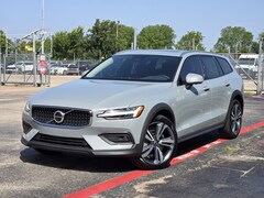 2026 Volvo V60 Cross Country B5 Plus AWD Wagon