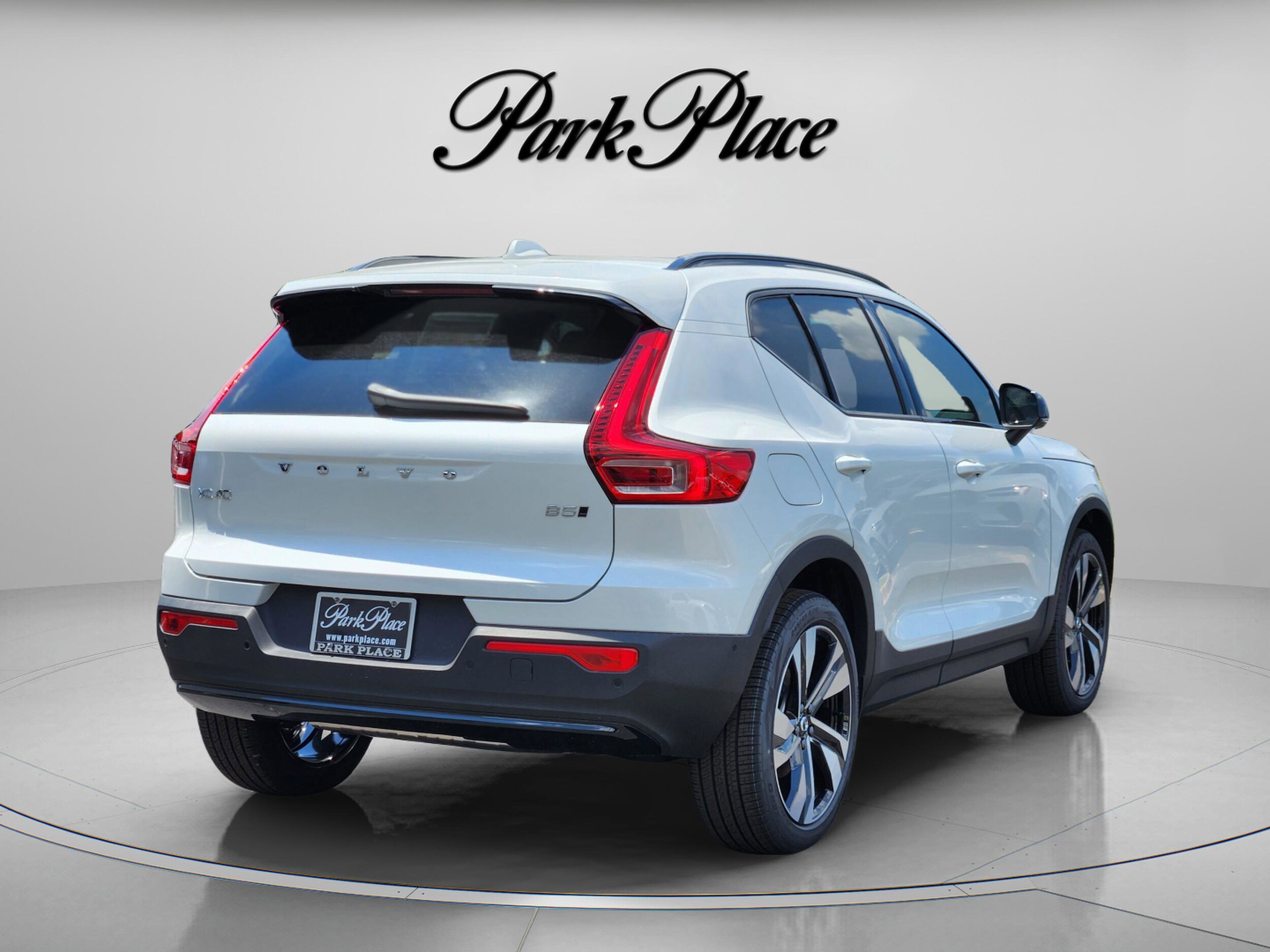2026 Volvo XC40 Plus - Photo 6