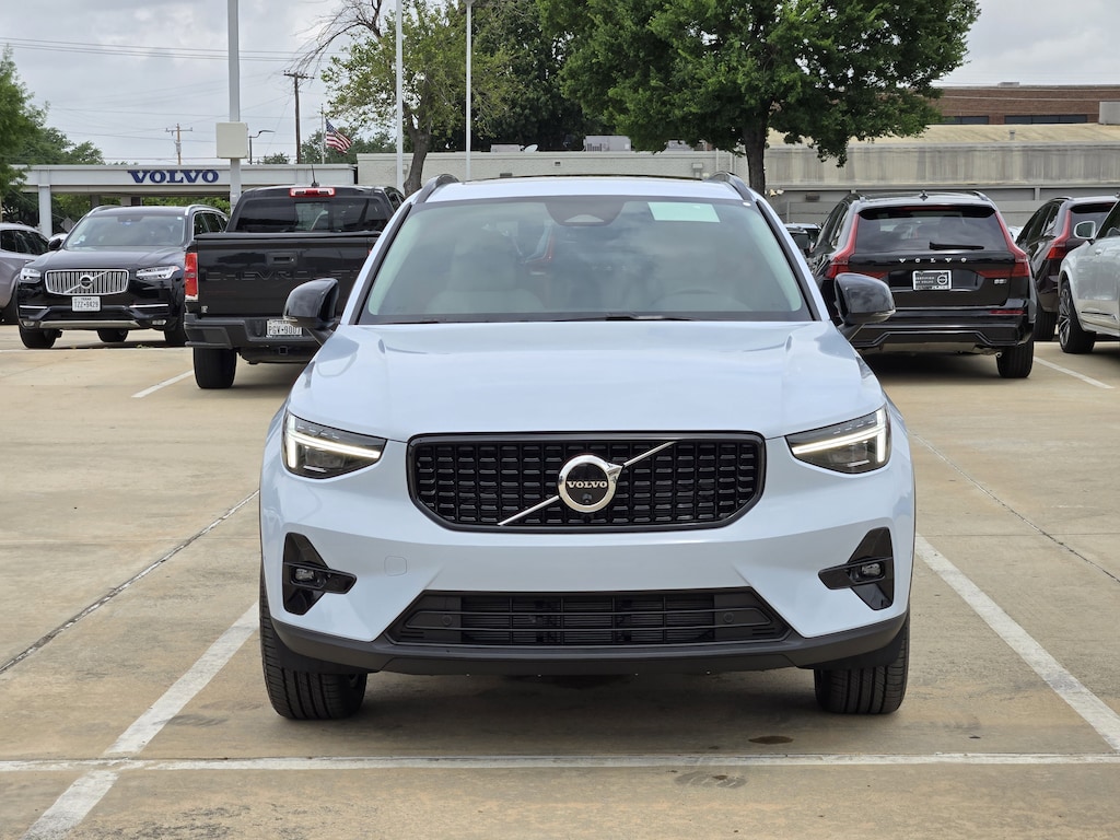 New 2026 Volvo XC40 B5 Plus SUV