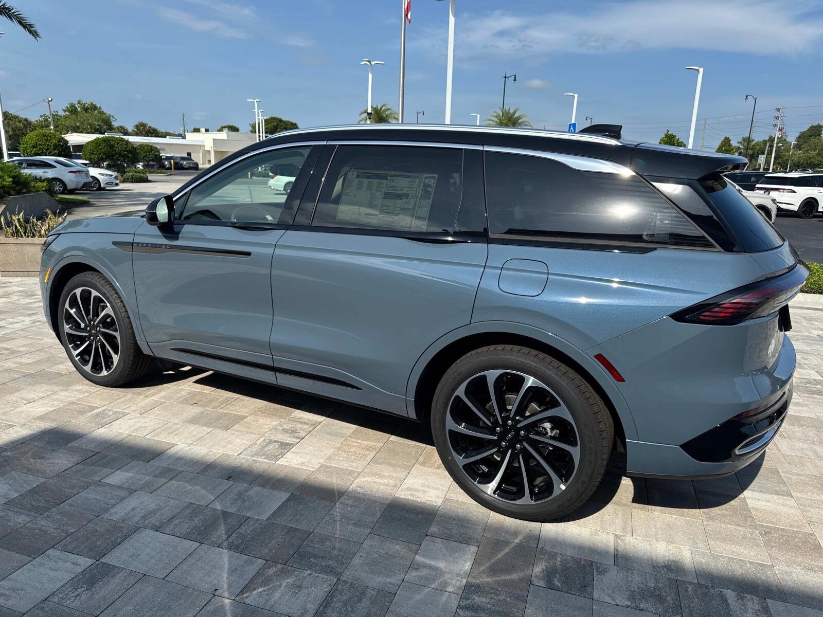 2025 Lincoln Nautilus Black Label photo 4