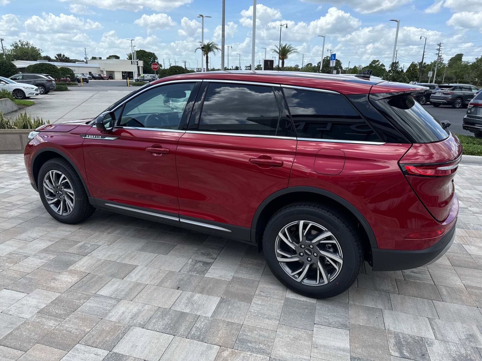 2025 Lincoln Corsair Premiere photo 4