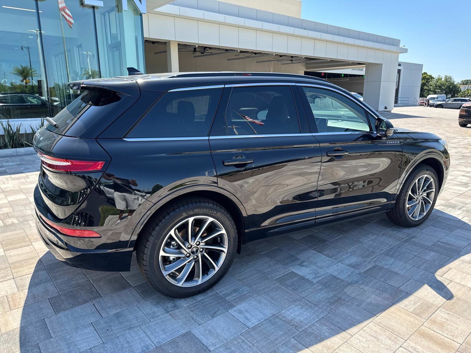 2025 Lincoln Corsair Grand Touring photo 2