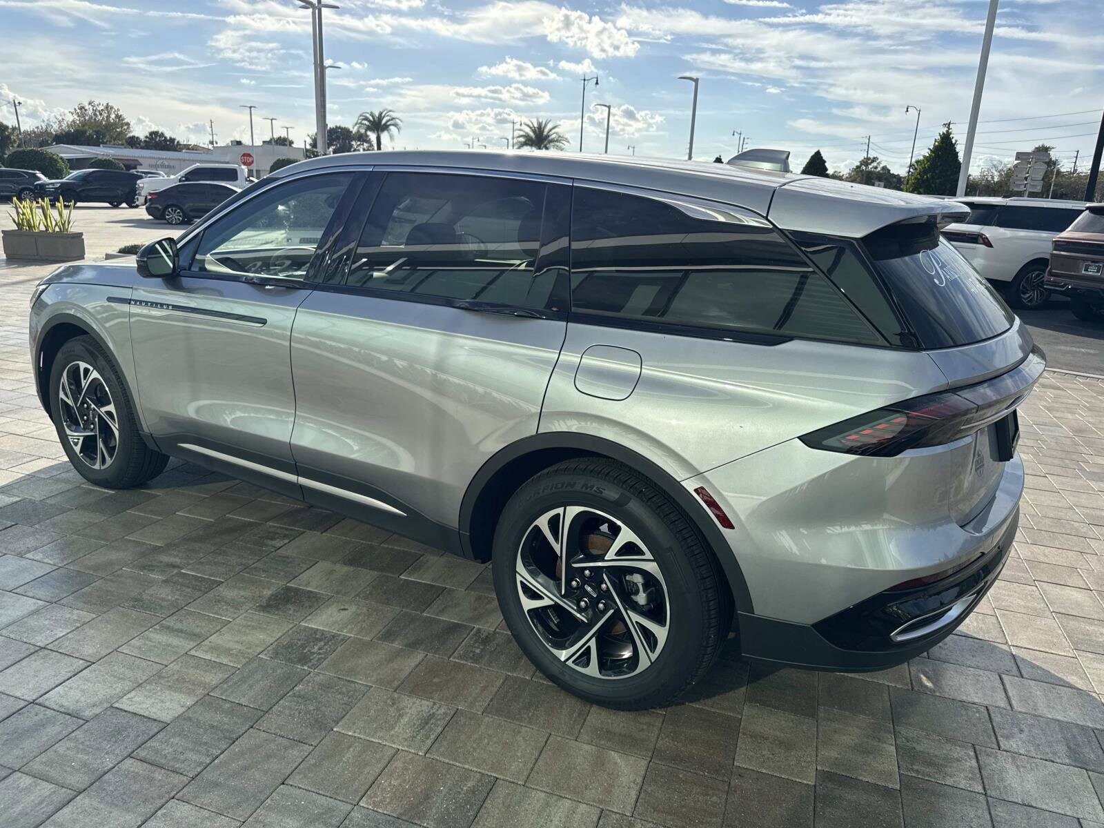 2025 Lincoln Nautilus Premiere photo 3