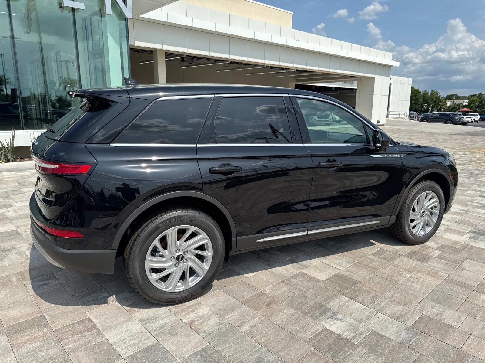 2025 Lincoln Corsair Premiere photo 2