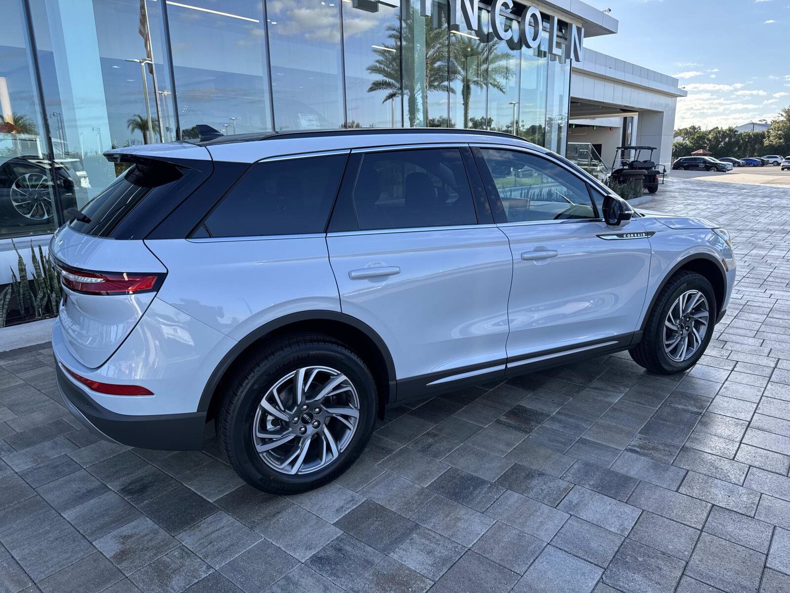 2026 Lincoln Corsair Premiere photo 2