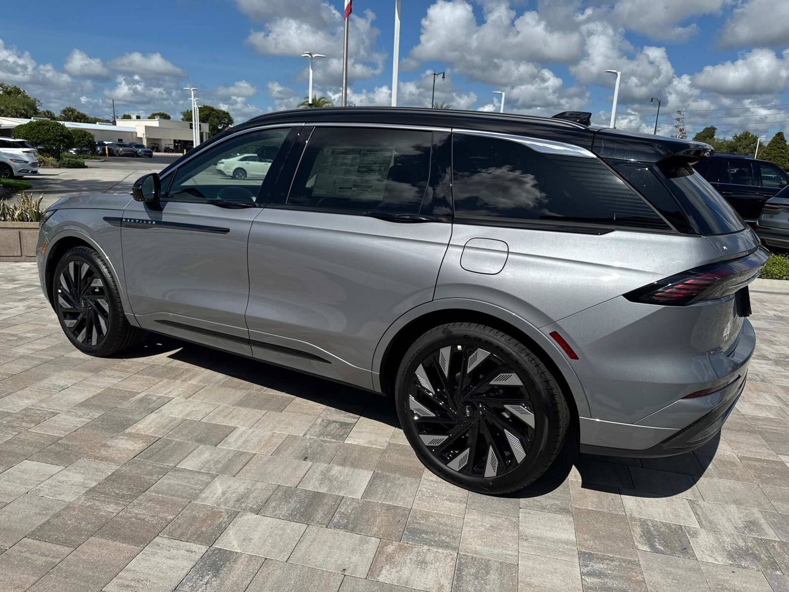 2025 Lincoln Nautilus Black Label photo 4