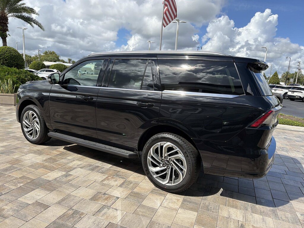 New 2027 Lincoln Navigator Premiere SUV