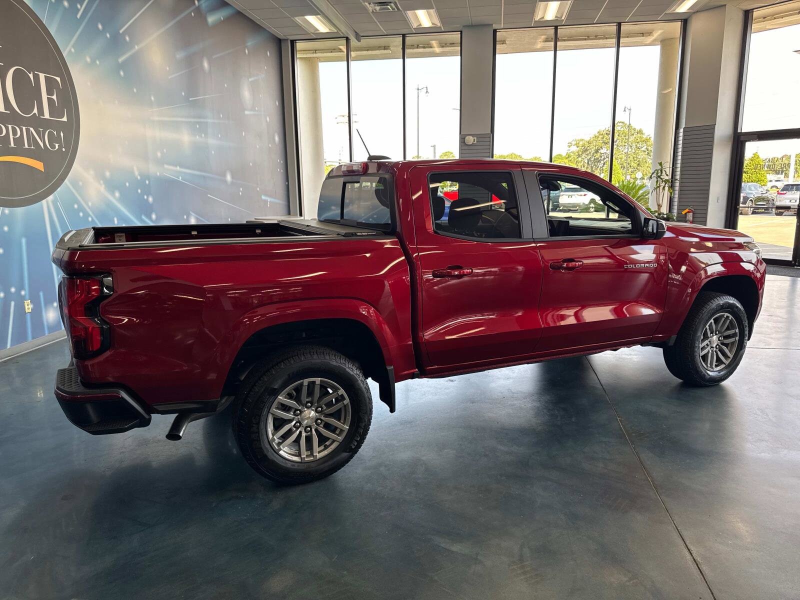 2024 Chevrolet Colorado LT photo 2