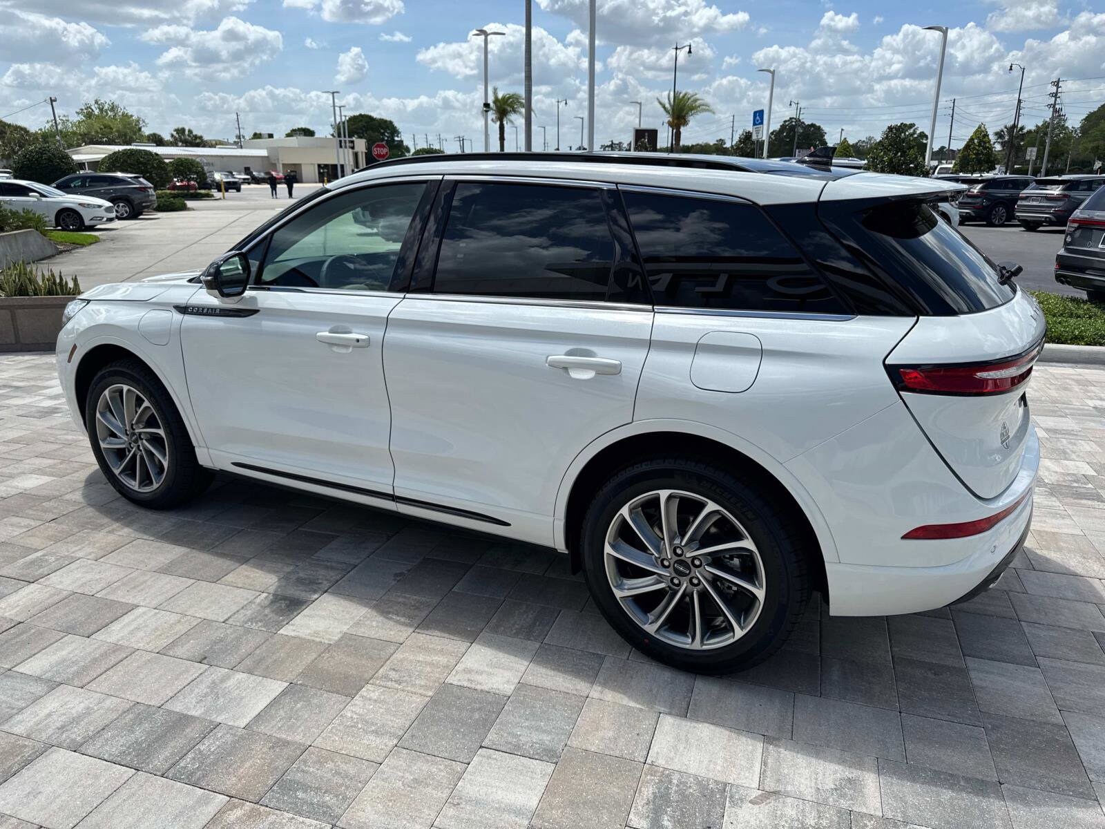 2025 Lincoln Corsair Grand Touring photo 4