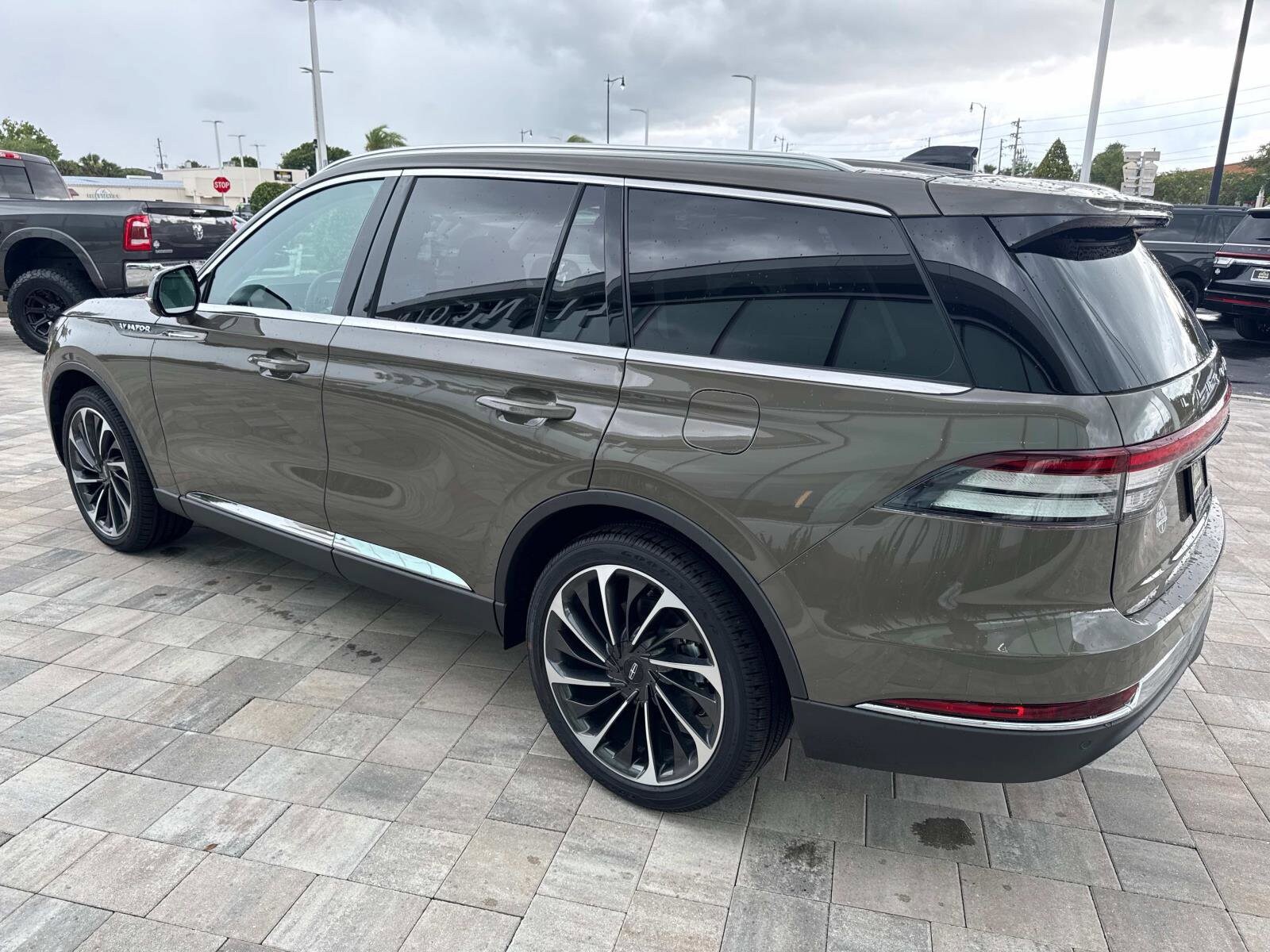 2025 Lincoln Aviator Reserve photo 4