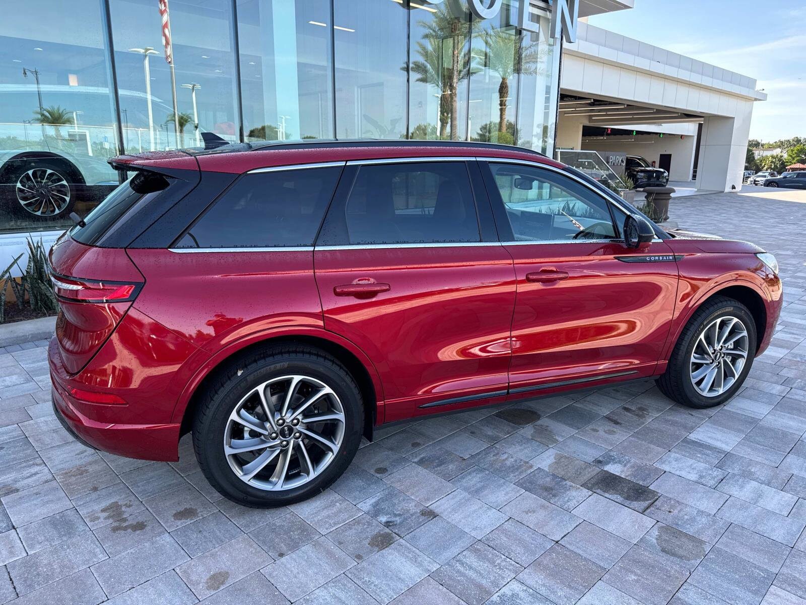 2025 Lincoln Corsair Grand Touring photo 2