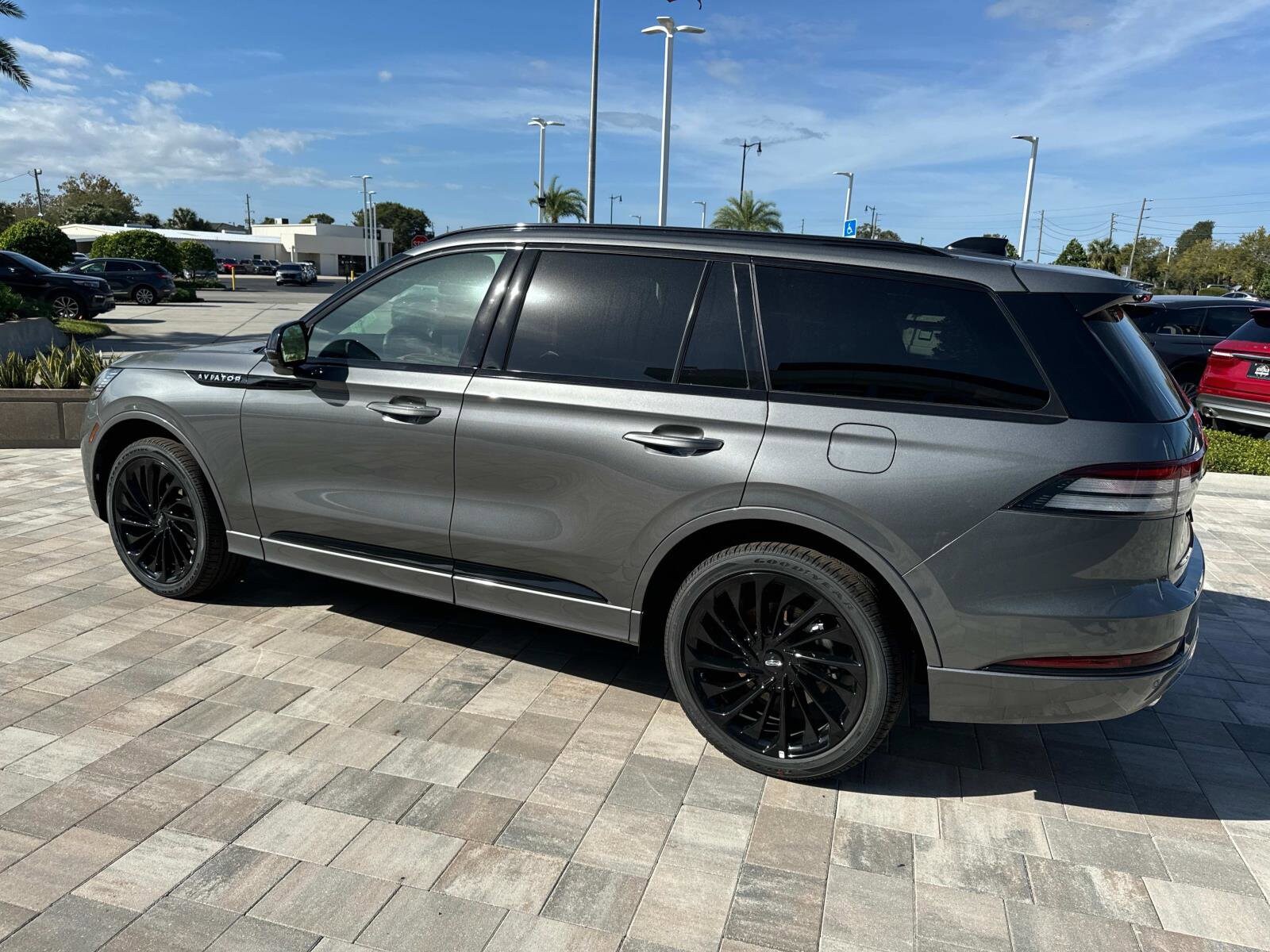 2025 Lincoln Aviator Reserve photo 4