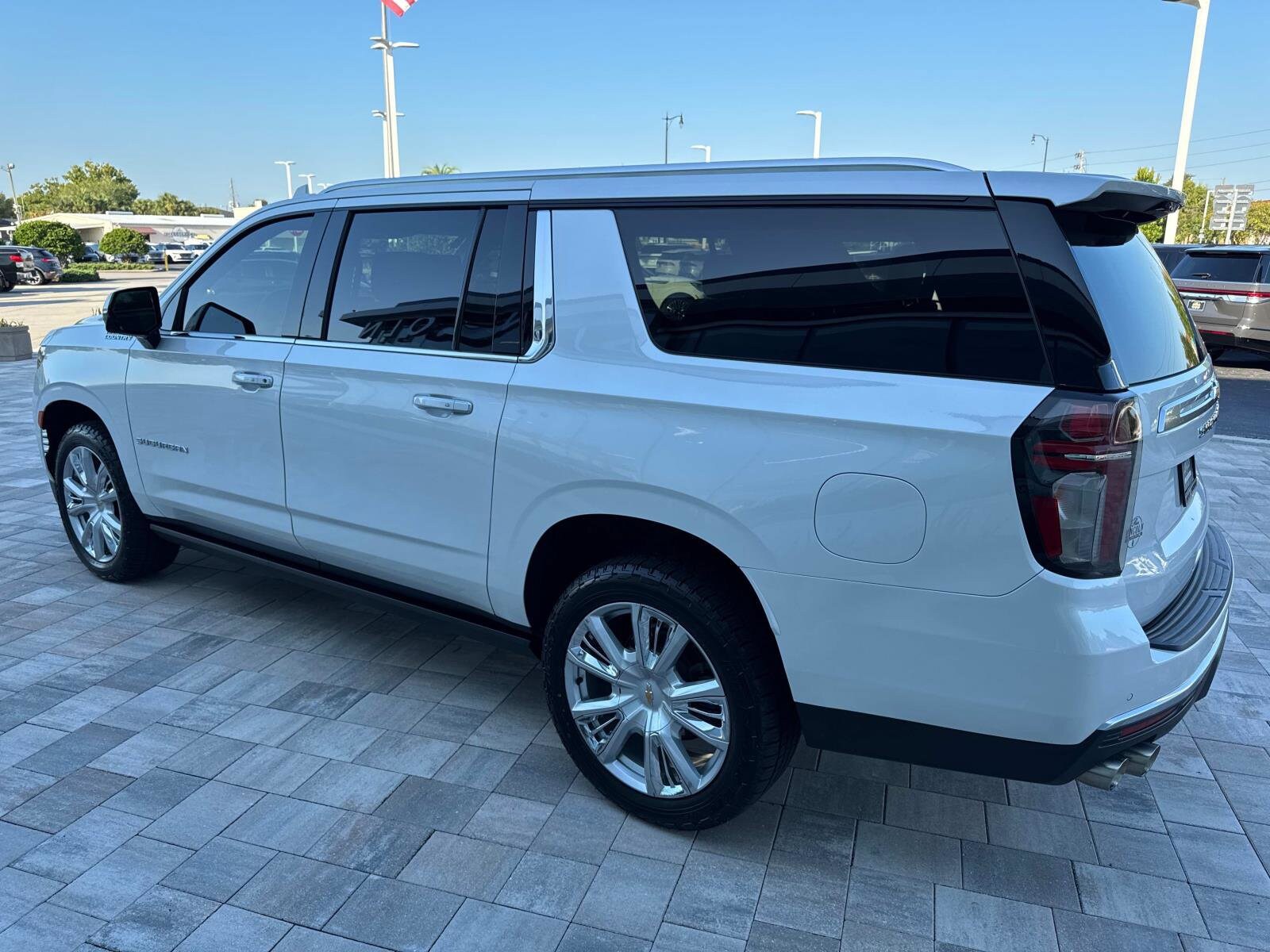 2021 Chevrolet Suburban High Country photo 4