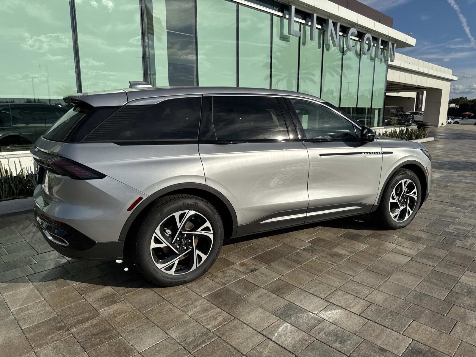 2025 Lincoln Nautilus Premiere photo 2