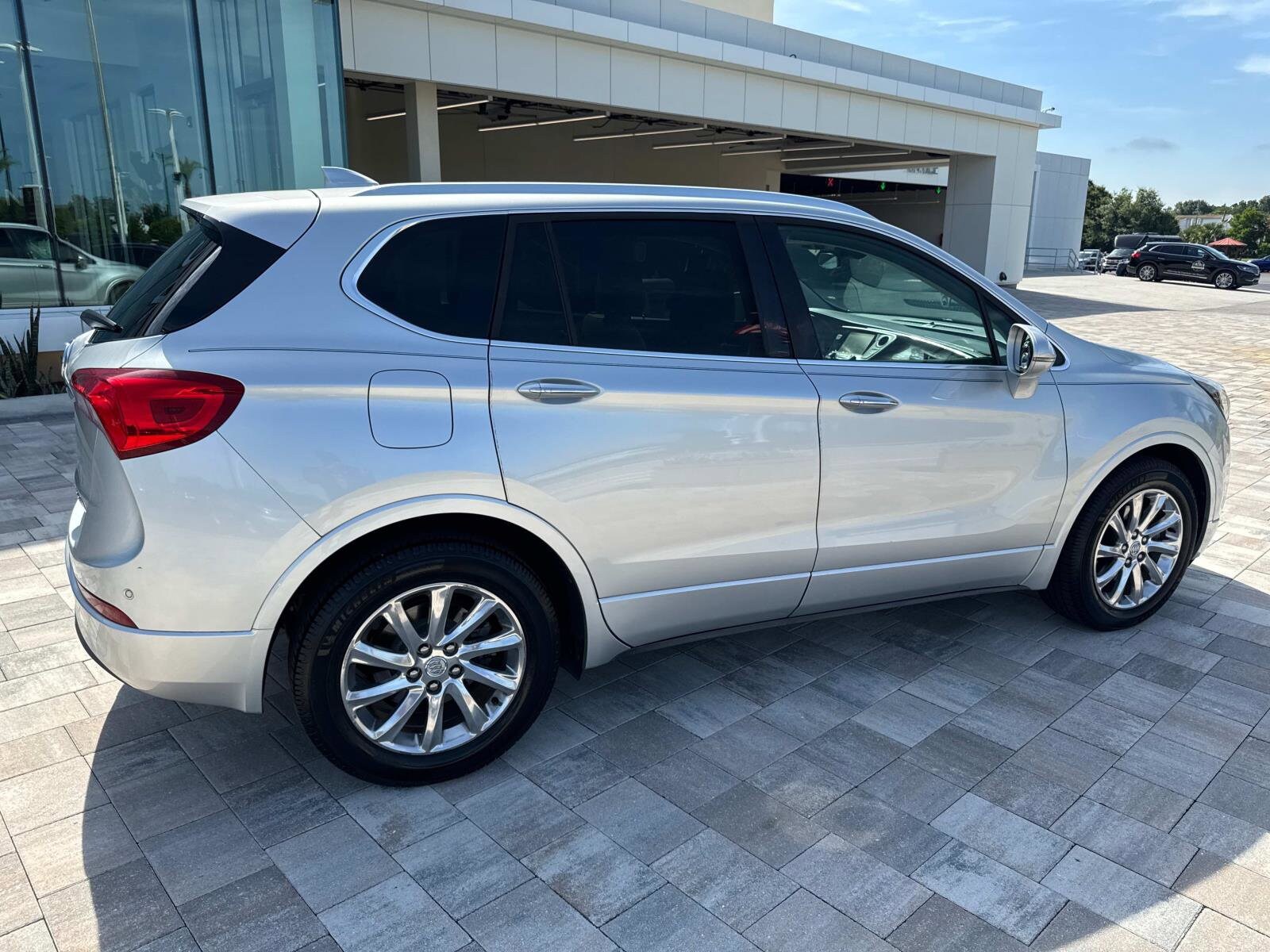 2019 Buick Envision Essence photo 2