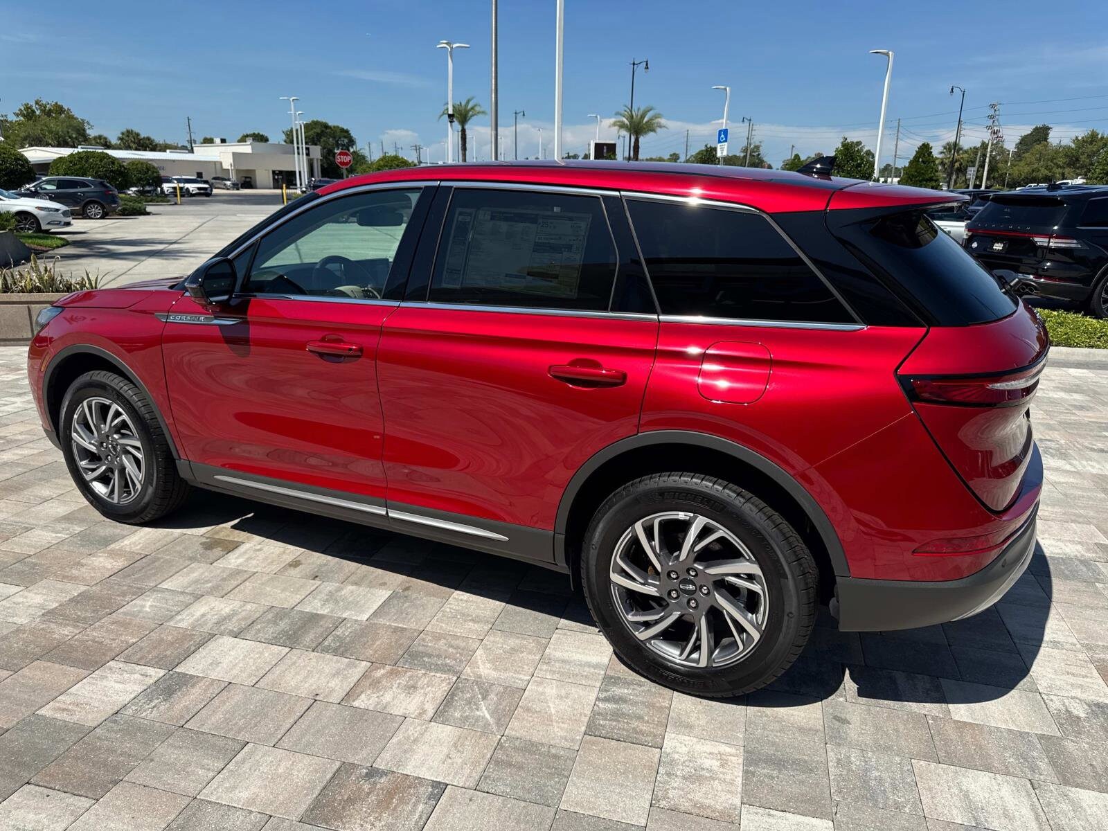 2025 Lincoln Corsair Premiere photo 4