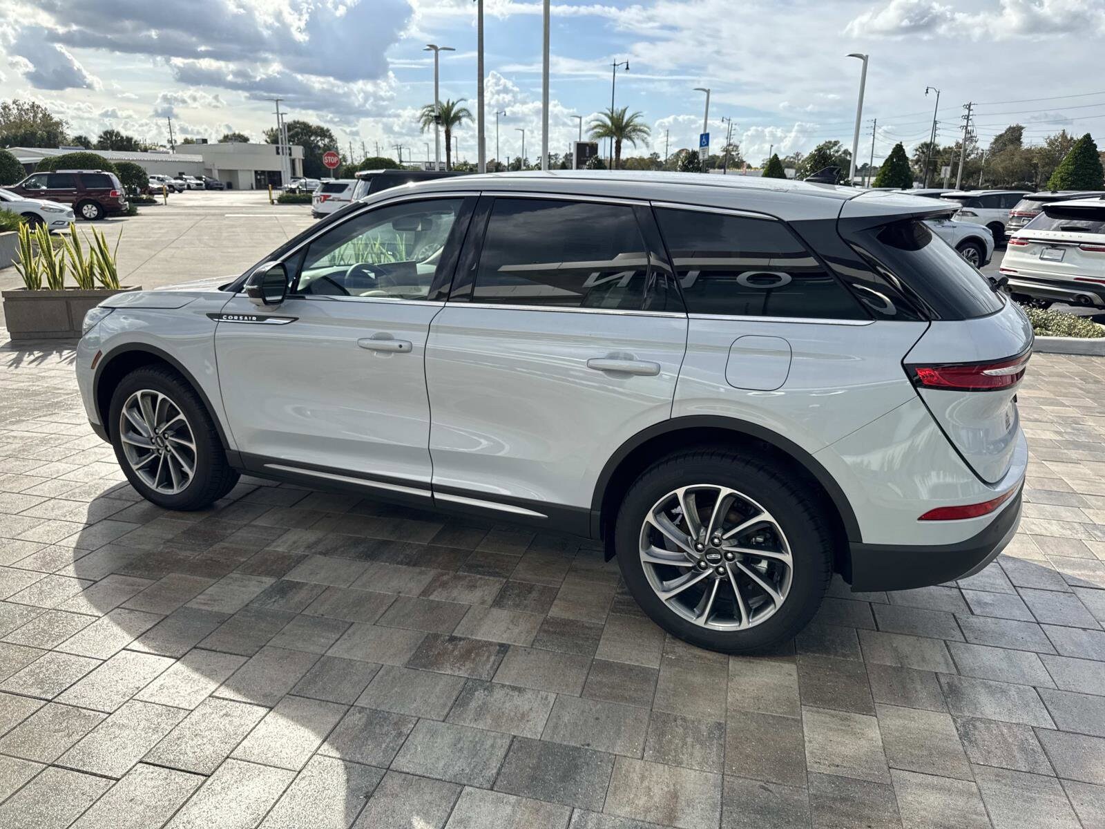 2025 Lincoln Corsair Premiere photo 4