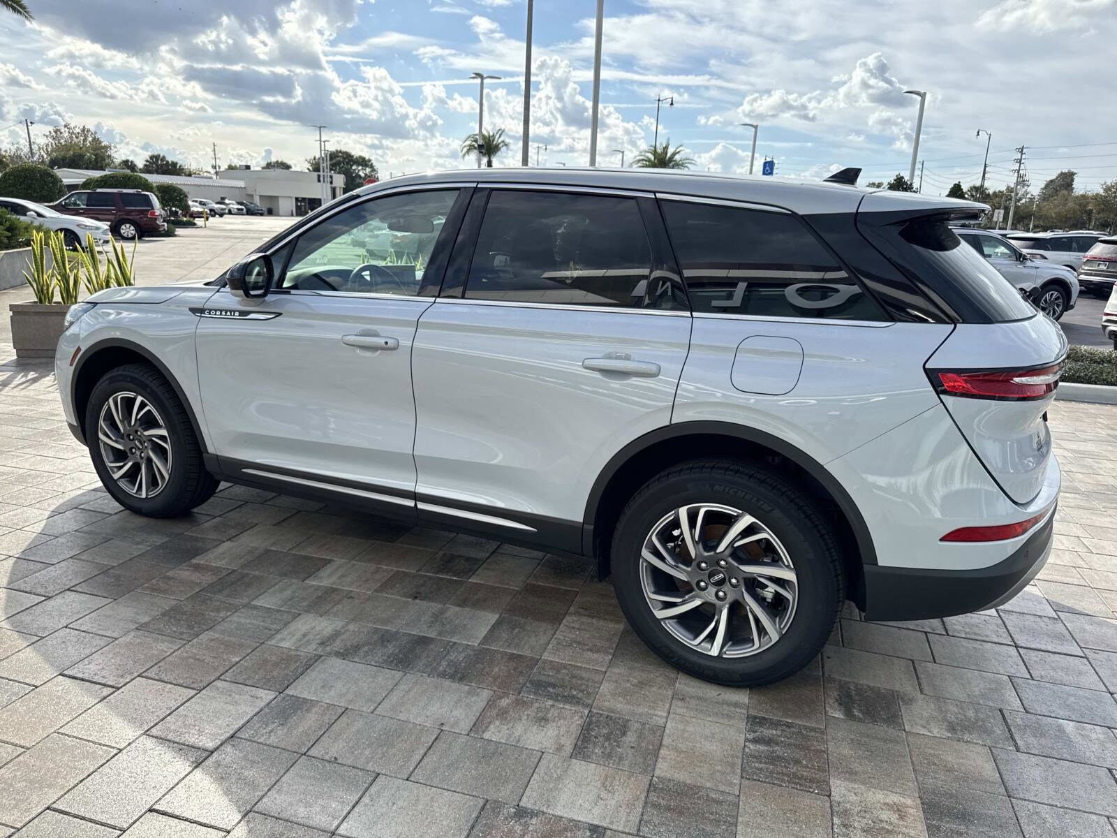 2025 Lincoln Corsair Premiere photo 4