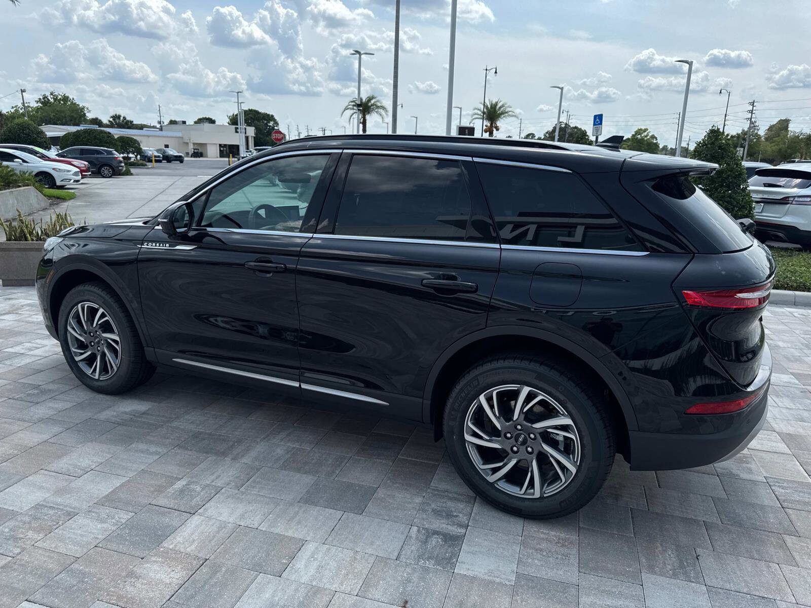 2025 Lincoln Corsair Premiere photo 4