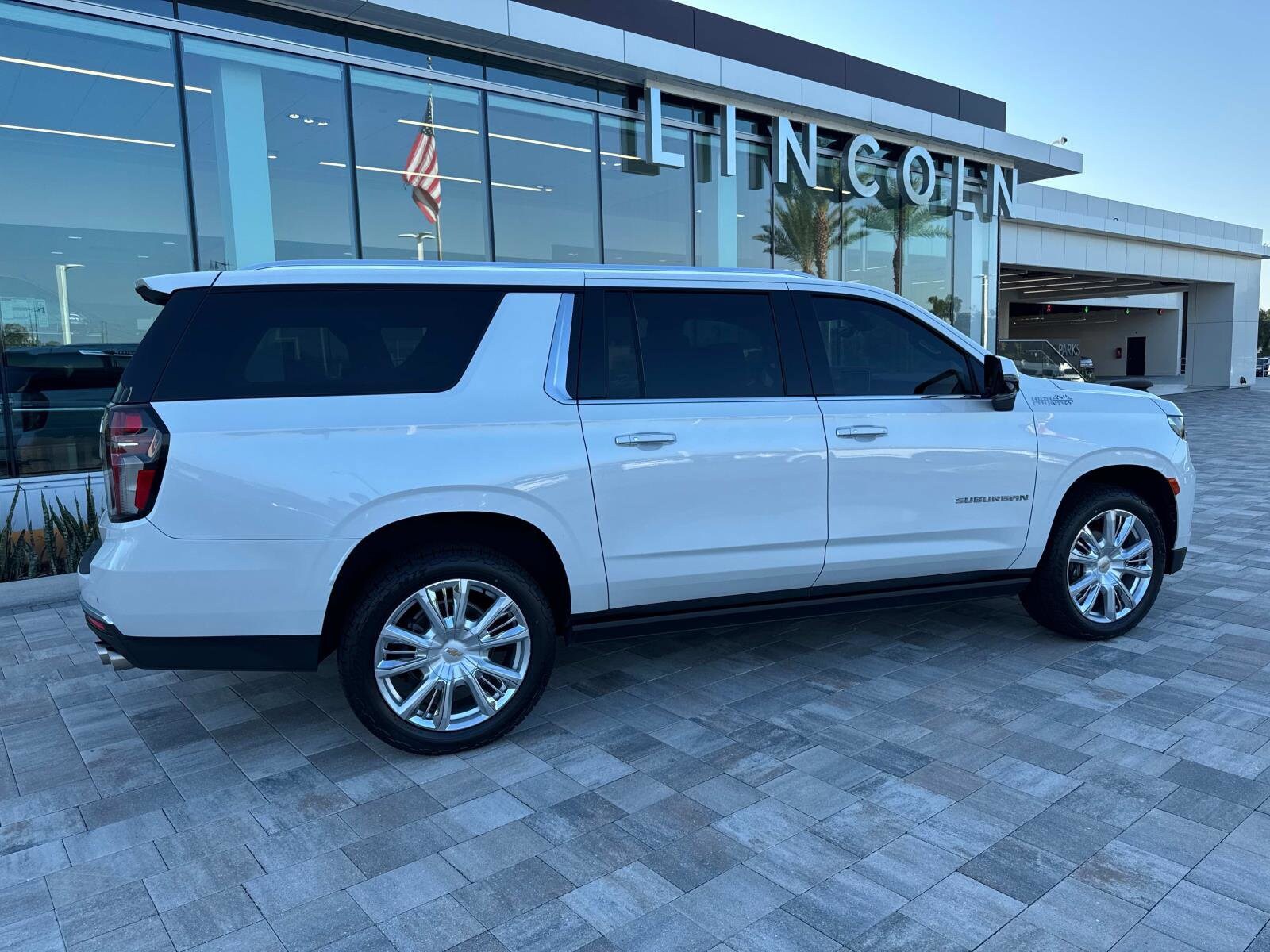2021 Chevrolet Suburban High Country photo 2