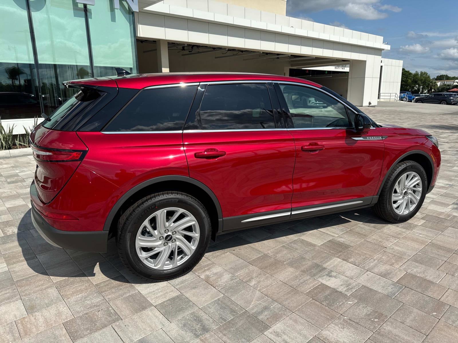 2025 Lincoln Corsair Premiere photo 2