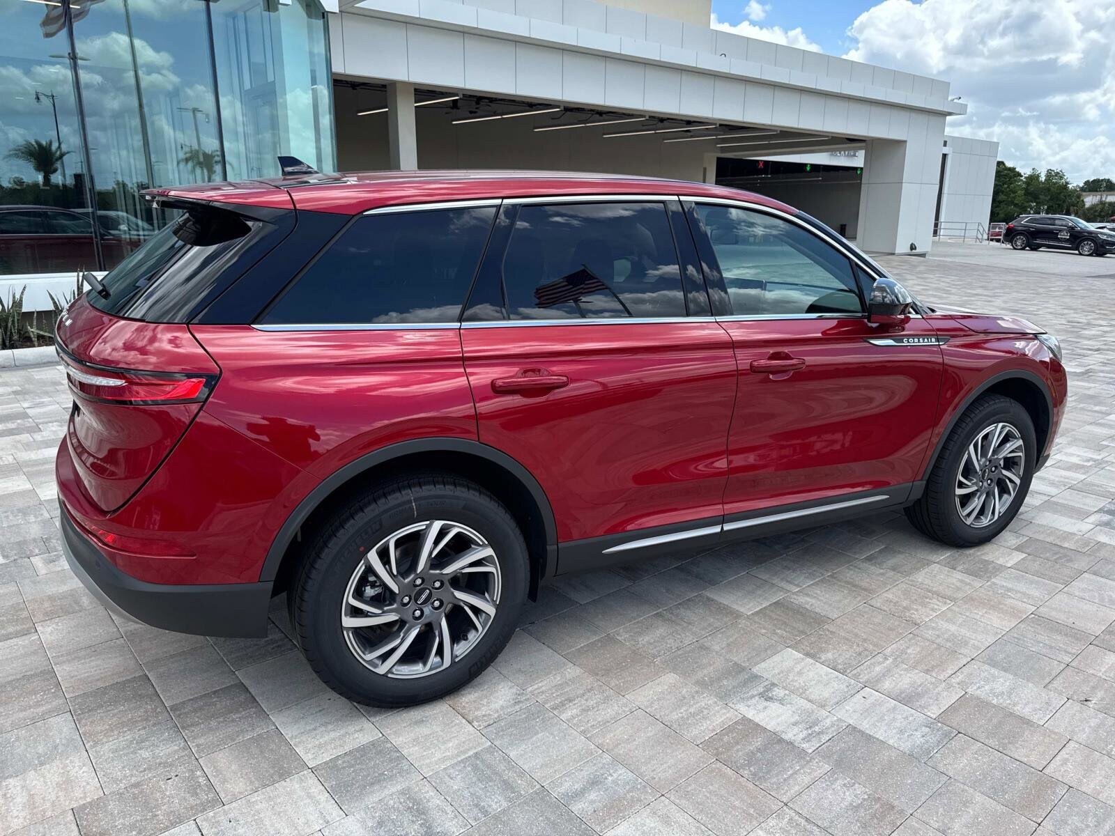 2025 Lincoln Corsair Premiere photo 2