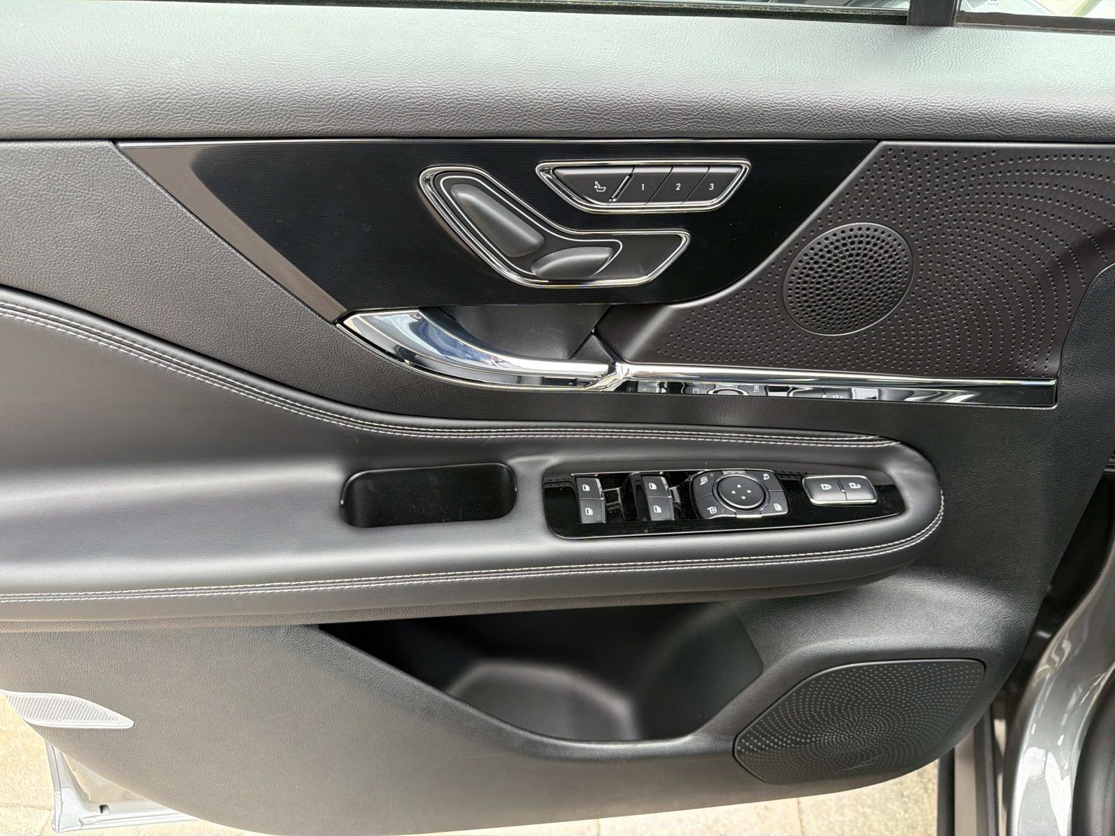 2026 Lincoln Corsair Premiere - Photo 9