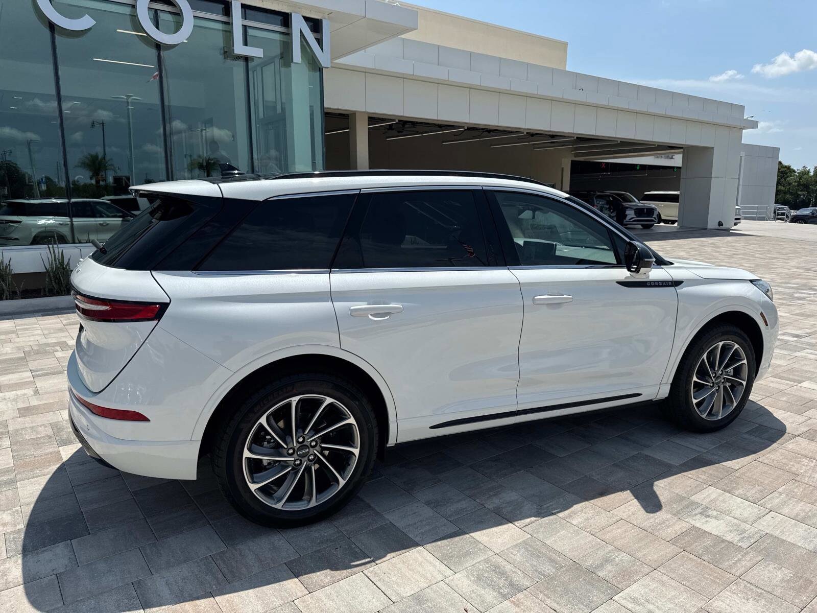 2025 Lincoln Corsair Grand Touring photo 2