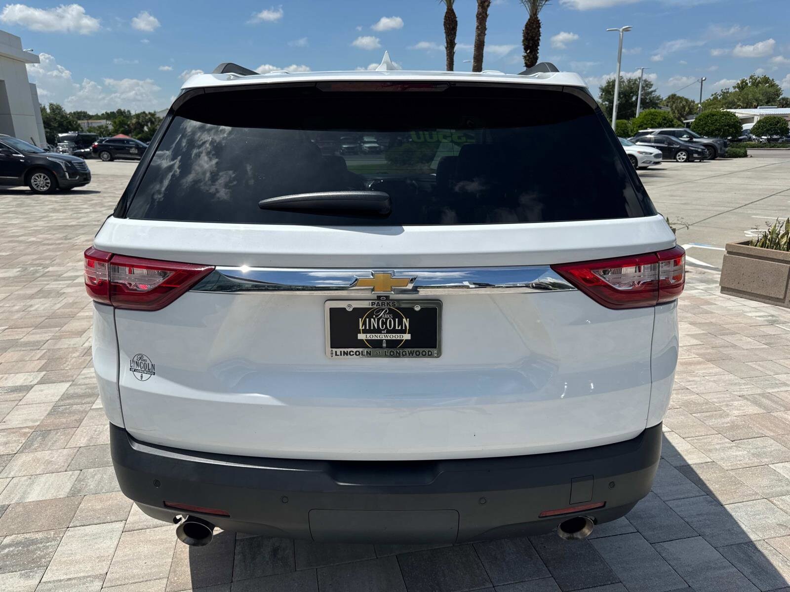 2021 Chevrolet Traverse Leather photo 2