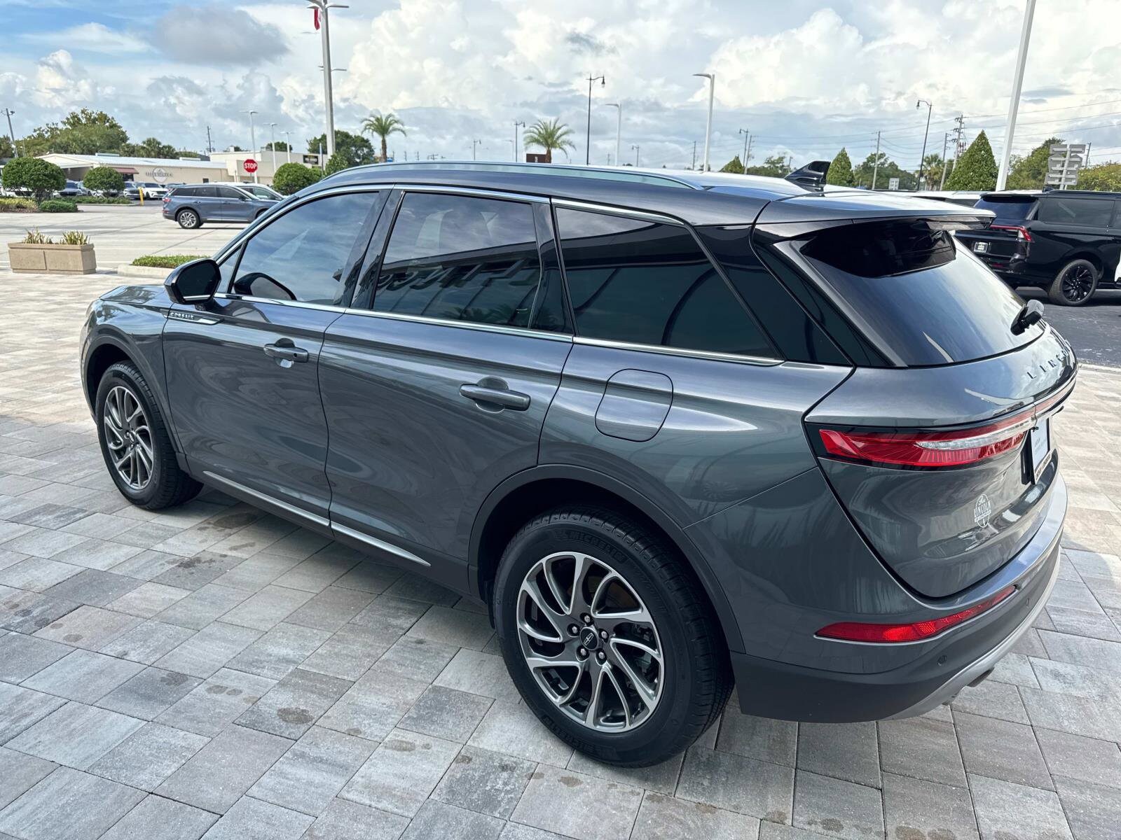 2022 Lincoln Corsair Standard photo 4