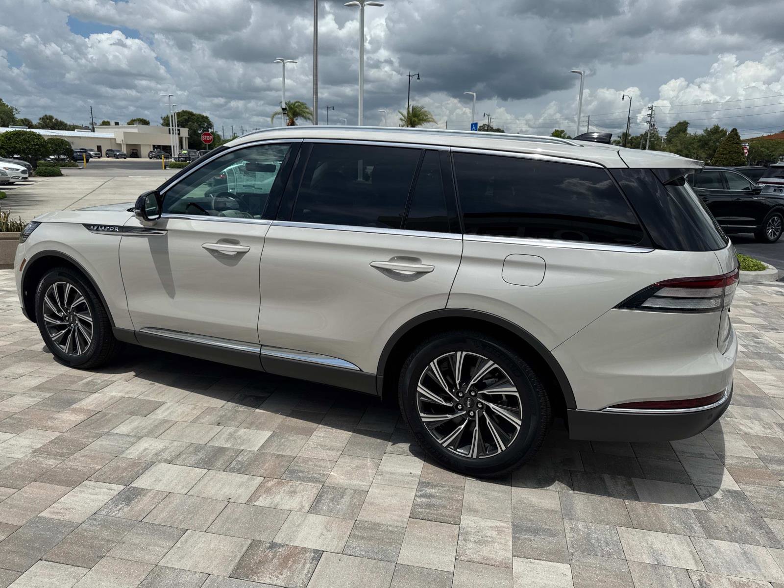 2025 Lincoln Aviator Premiere photo 4