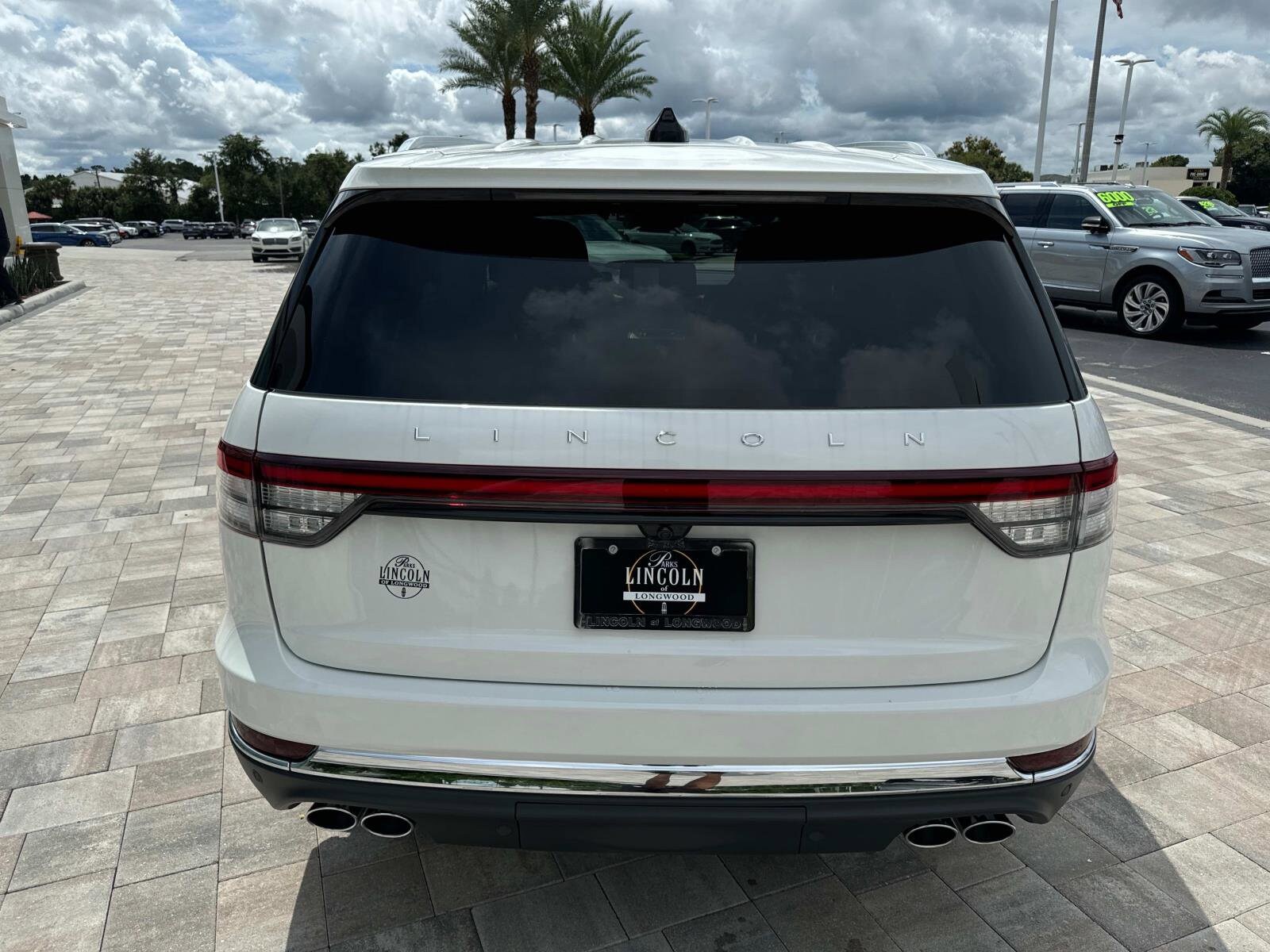 2025 Lincoln Aviator Reserve photo 3