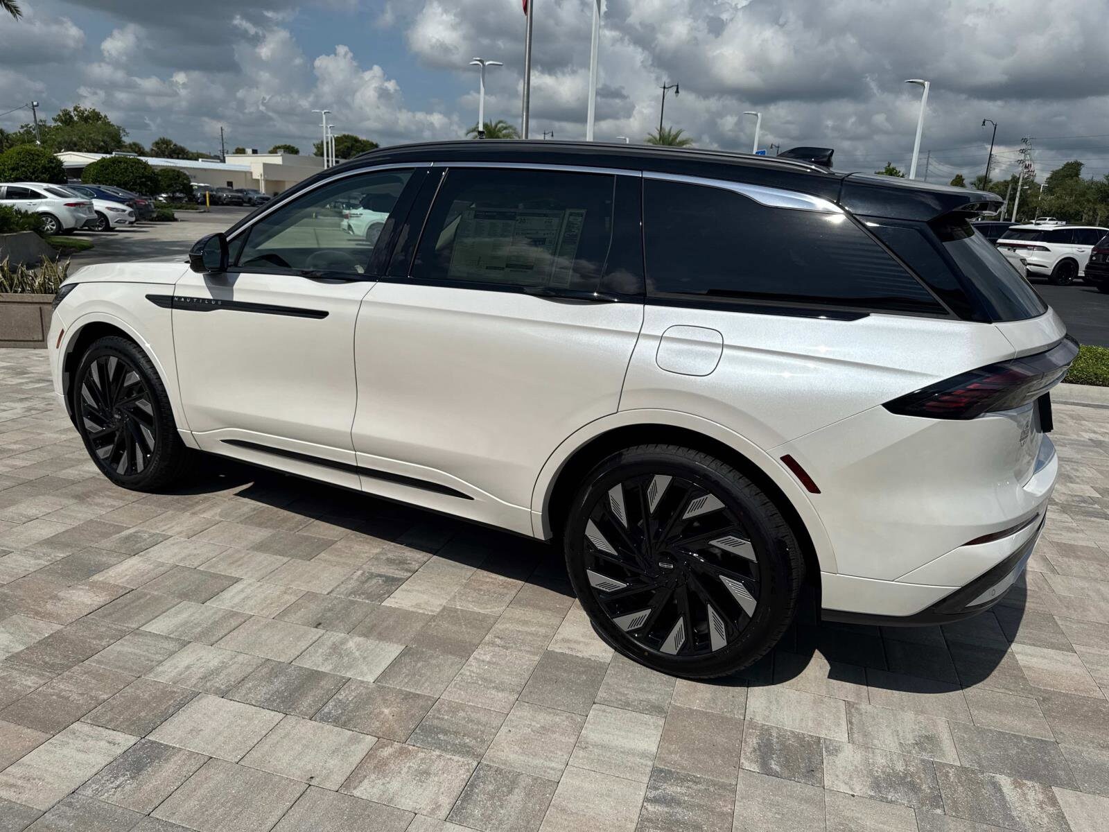 2025 Lincoln Nautilus Black Label photo 4