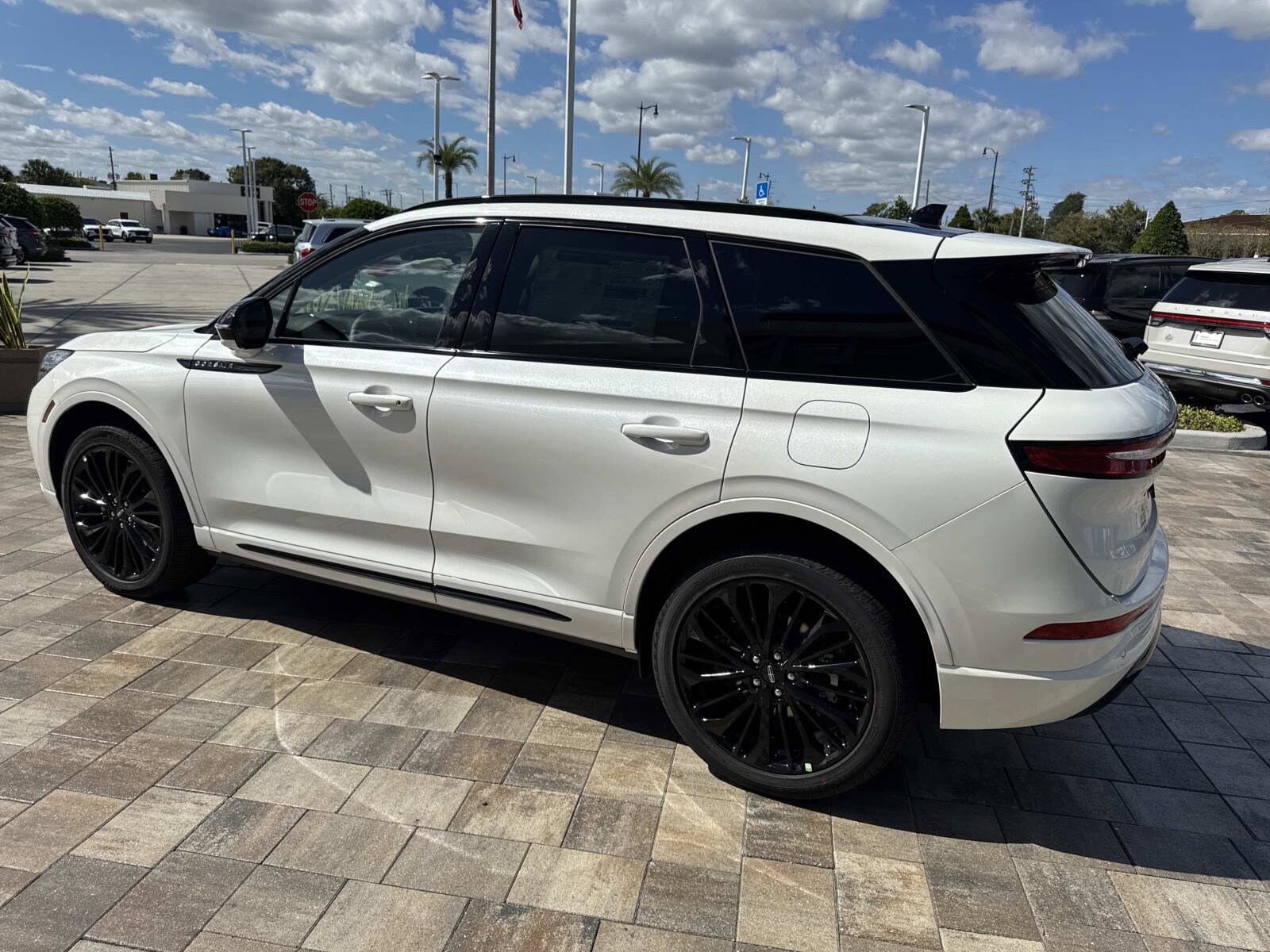 2026 Lincoln Corsair Premiere photo 3