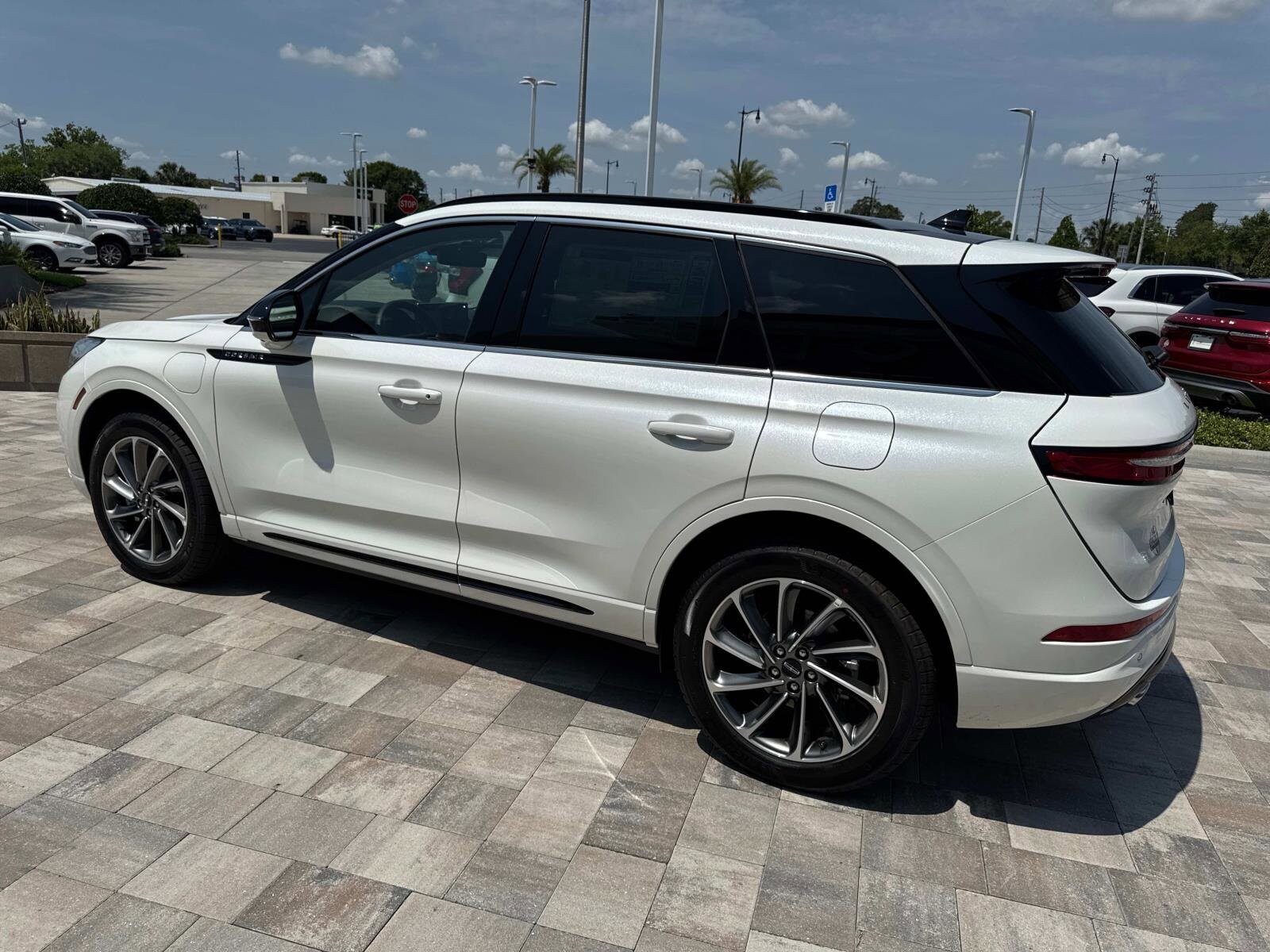 2025 Lincoln Corsair Grand Touring photo 4