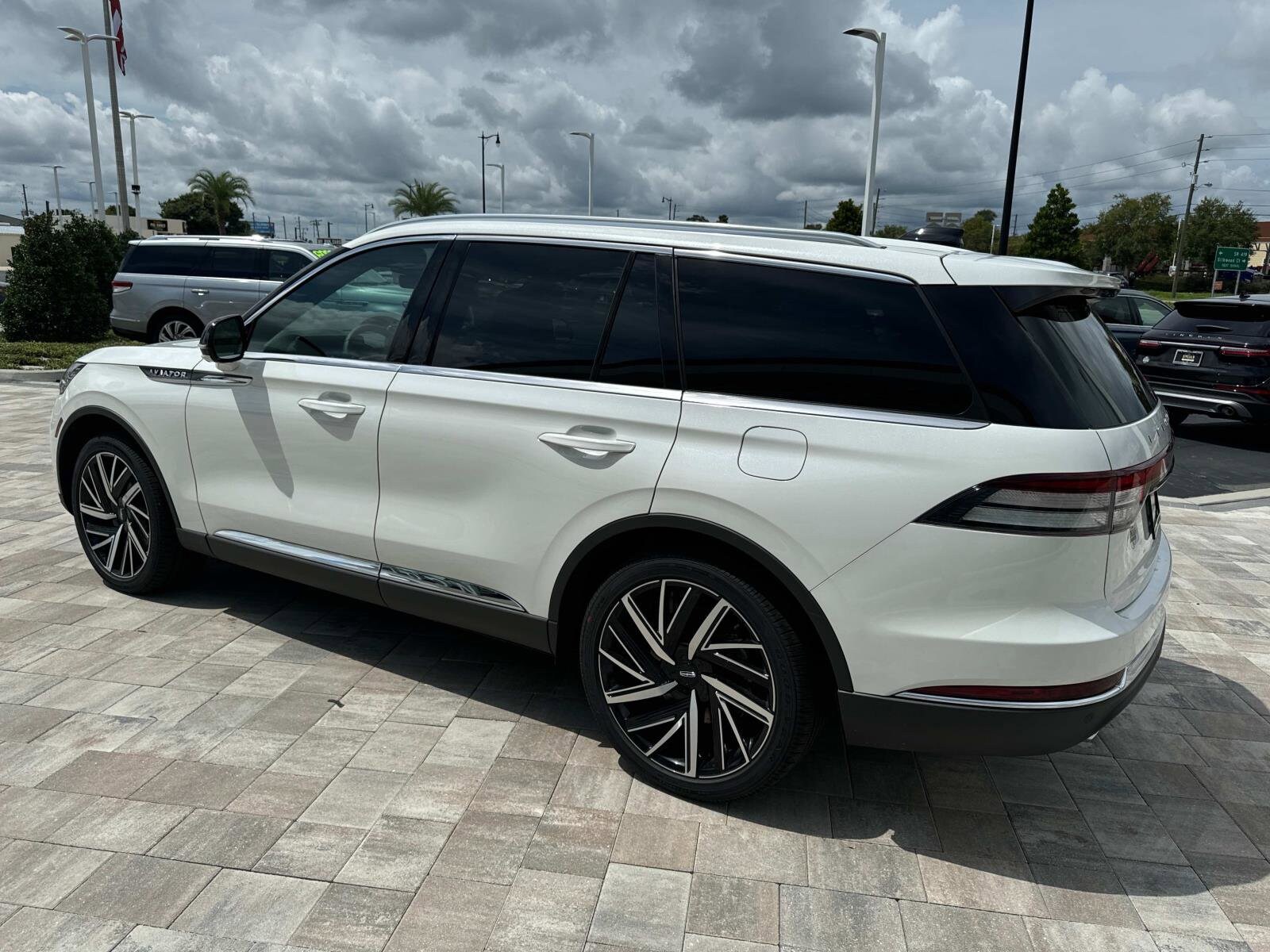 2025 Lincoln Aviator Reserve photo 4