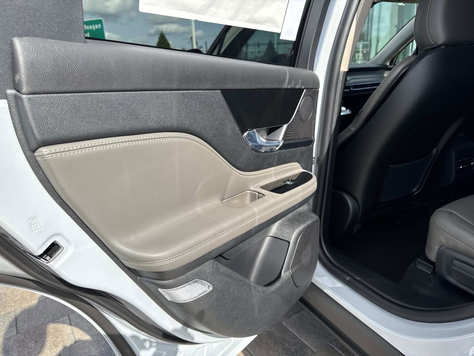 2026 Lincoln Corsair Premiere - Photo 15