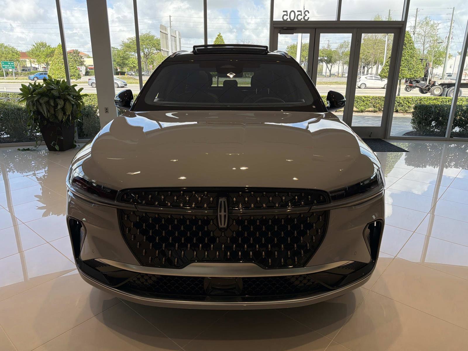 View vehicle photo 6