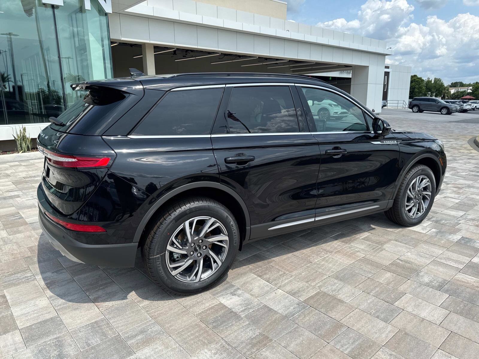 2025 Lincoln Corsair Premiere photo 2