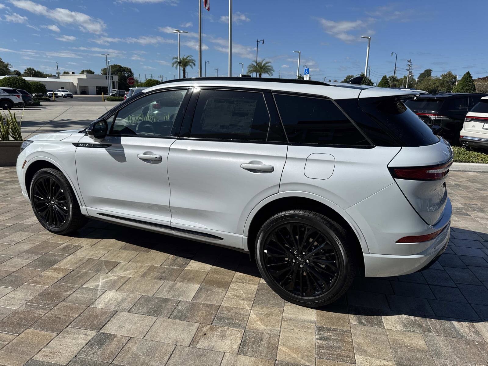 2026 Lincoln Corsair Premiere photo 4