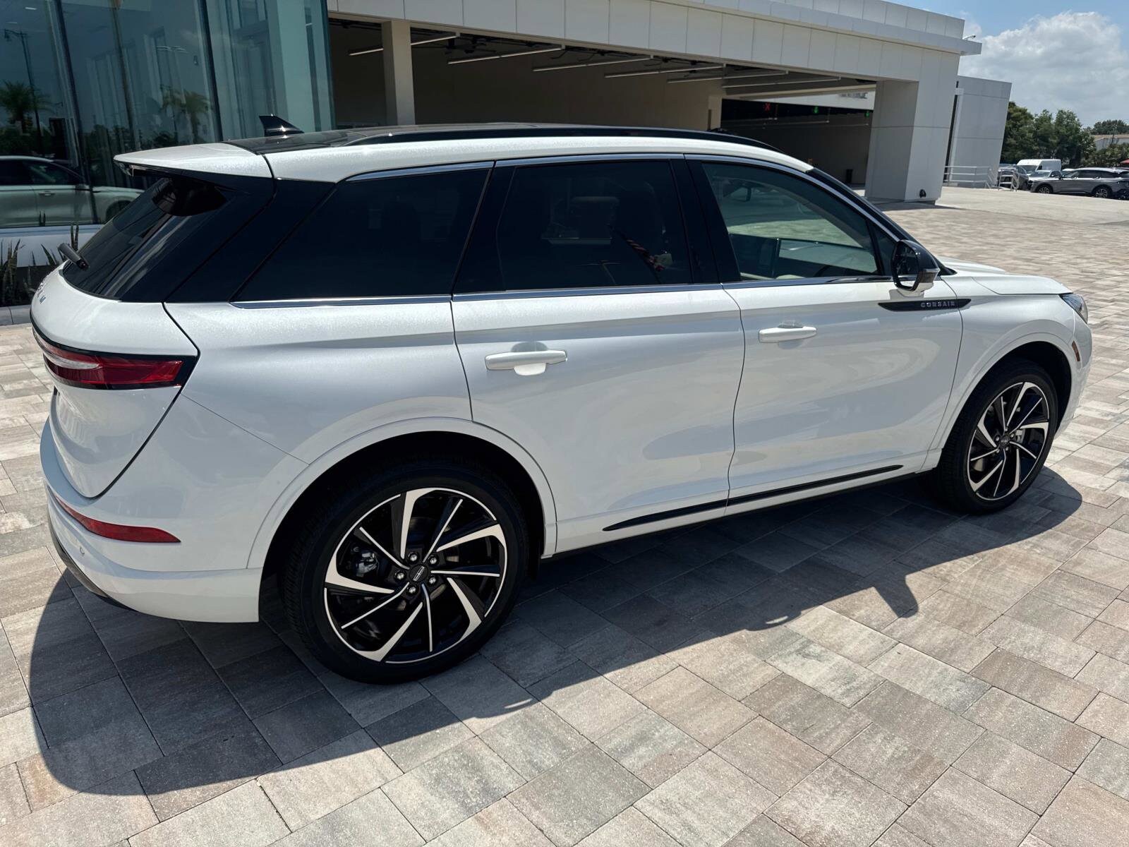 2025 Lincoln Corsair Grand Touring photo 2