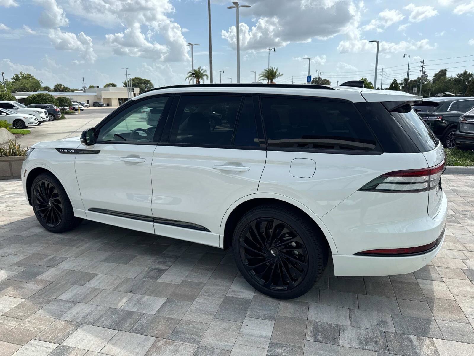 2025 Lincoln Aviator Reserve photo 4