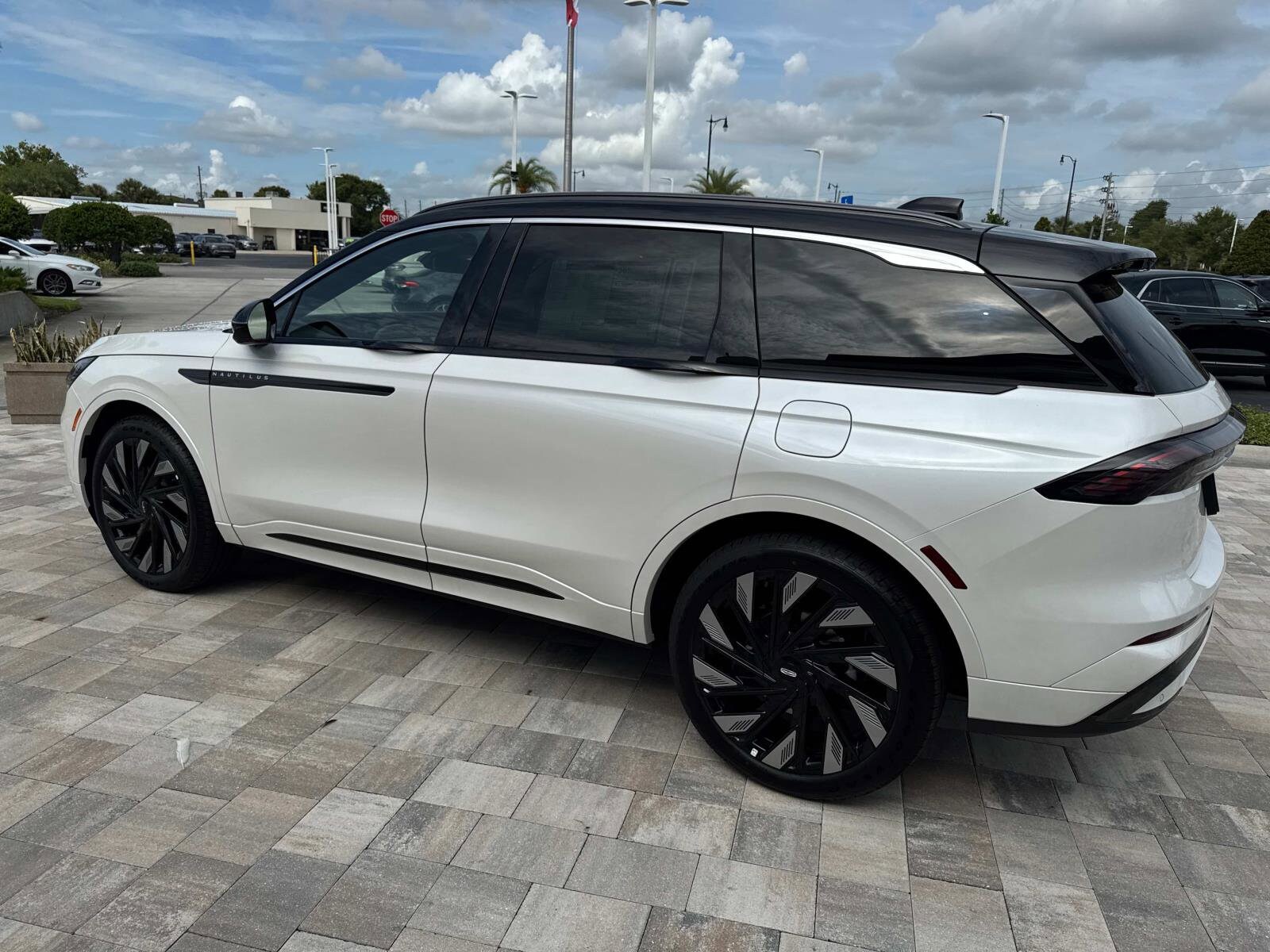 2025 Lincoln Nautilus Black Label photo 4