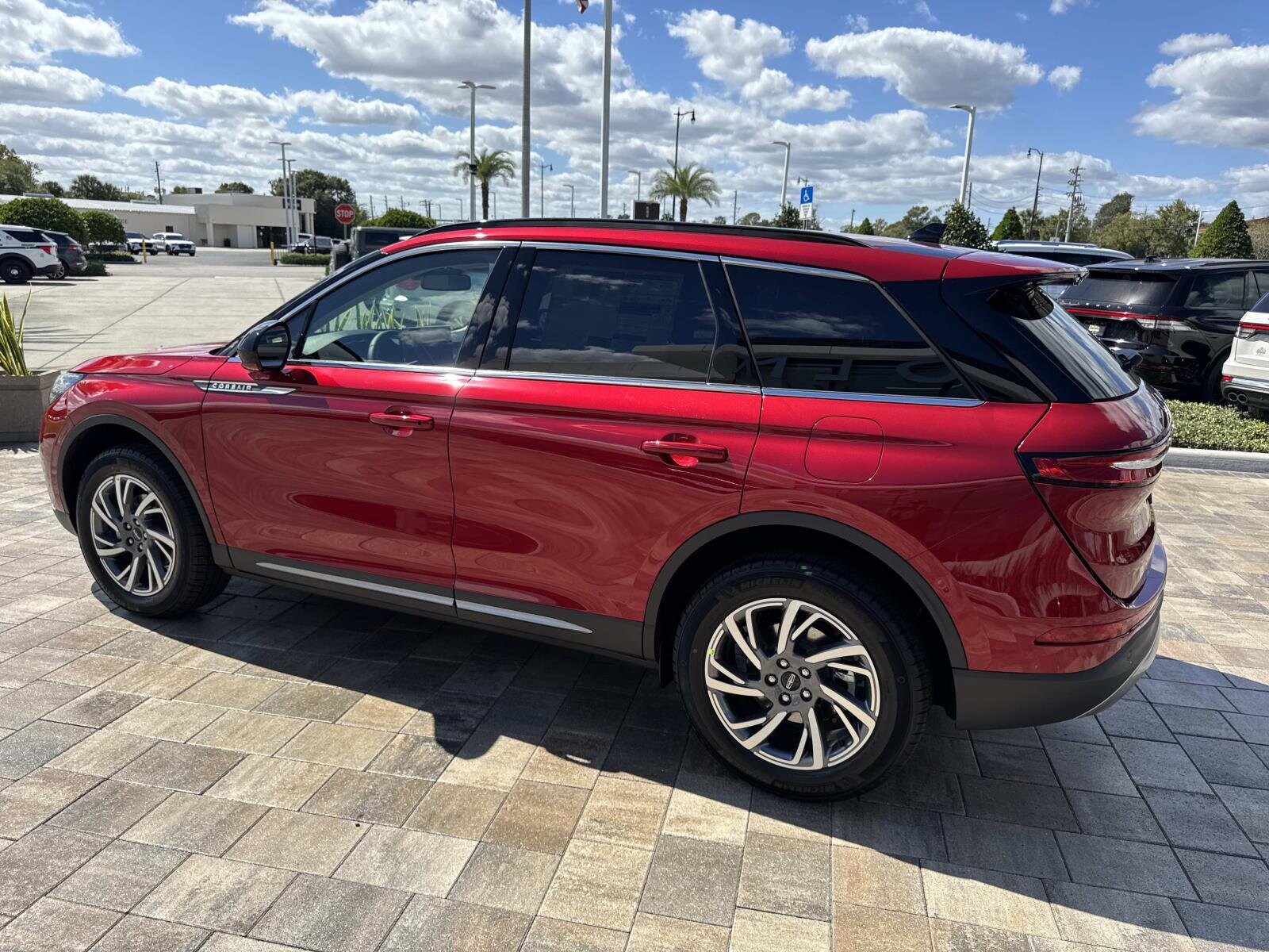 2026 Lincoln Corsair Premiere photo 4