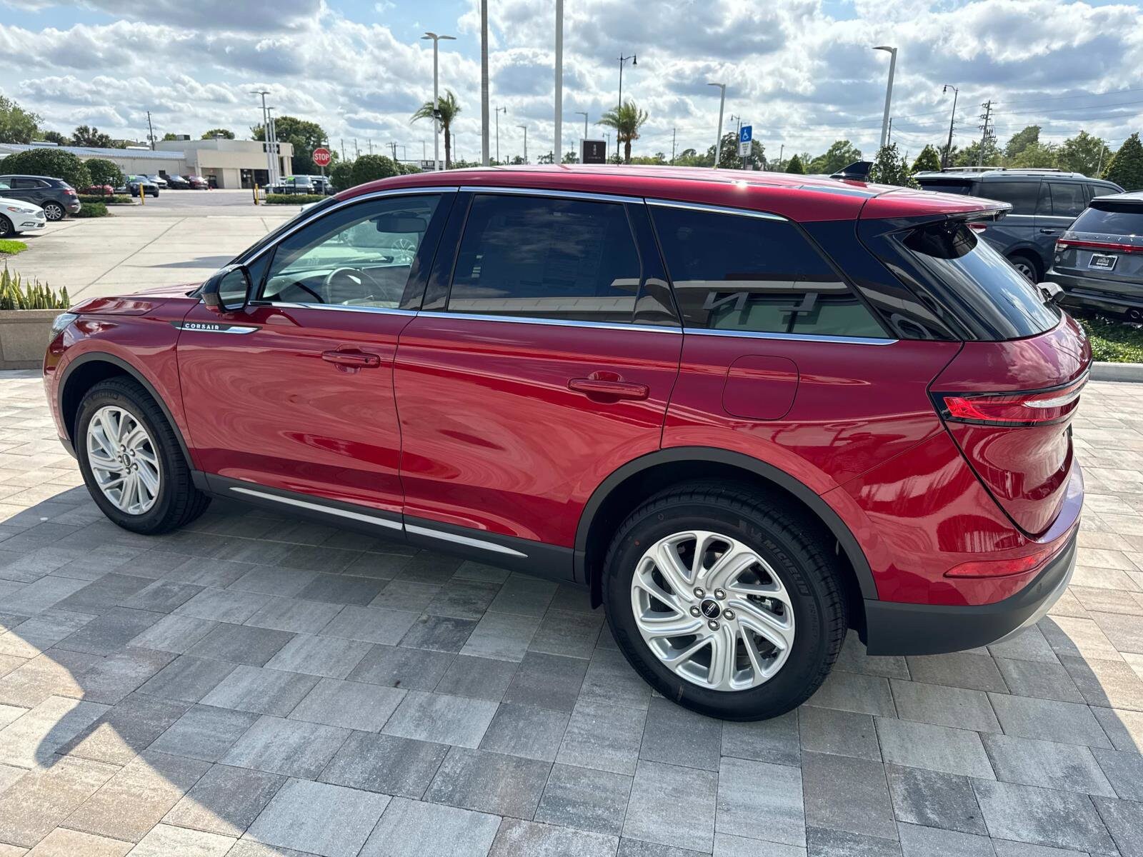 2025 Lincoln Corsair Premiere photo 4