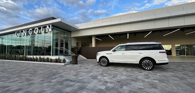 Parks Lincoln of Longwood dealership exterior