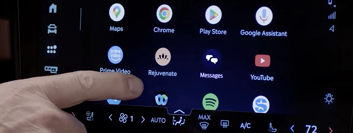 Lincoln panoramic display showing apps