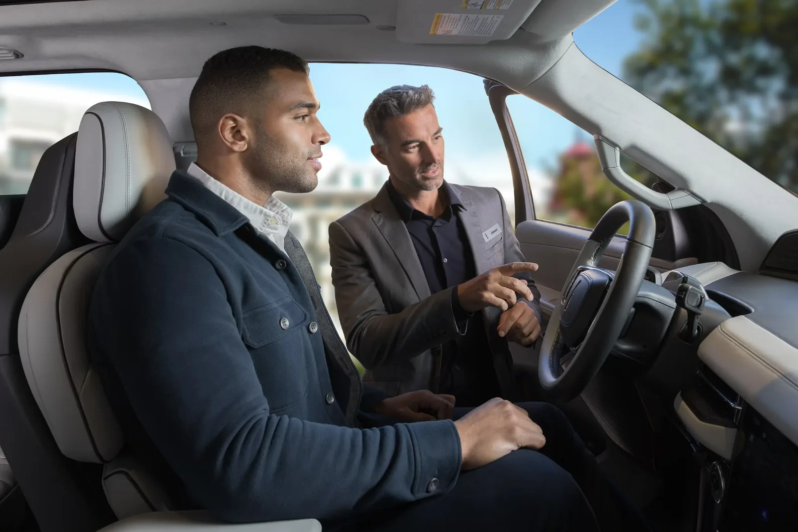 Lincoln Navigator Black Label test drive with a Parks Lincoln product specialist — walking a customer through Lincoln AFS lease vs finance options