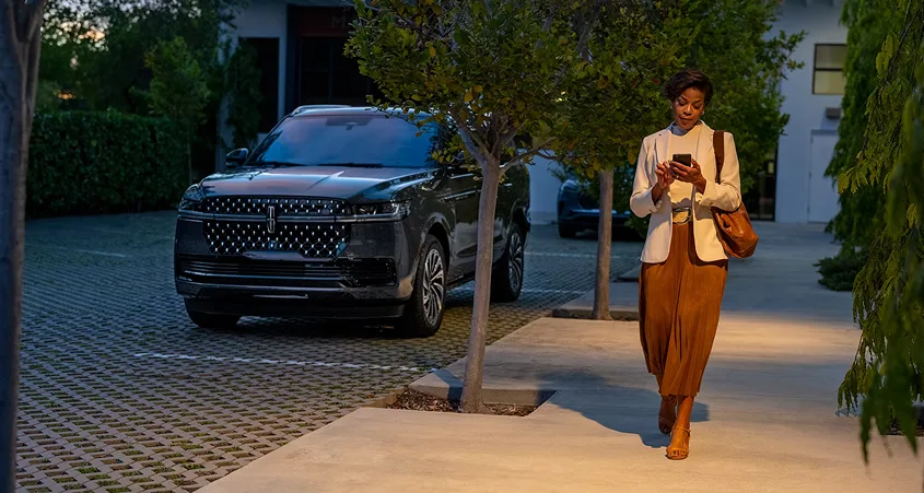 Lincoln Navigator parked in a driveway at dusk